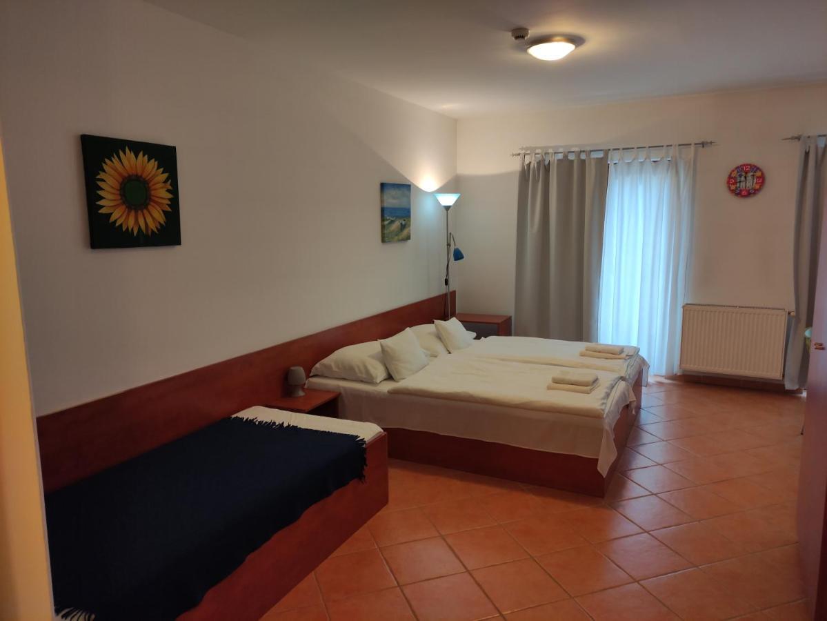 زالاجيرسيج Szent Kristof Apartmanhotel المظهر الخارجي الصورة